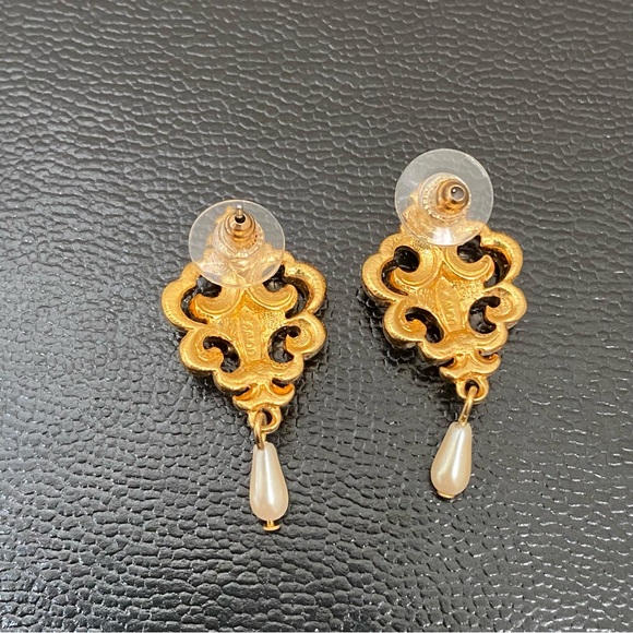 Vintage AVON Gold-tone Faux Pearl Teardrop Victorian Style Dangle Earrings - Picture 7 of 11